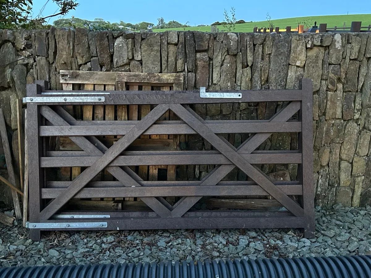 Composite Gate - Image 2