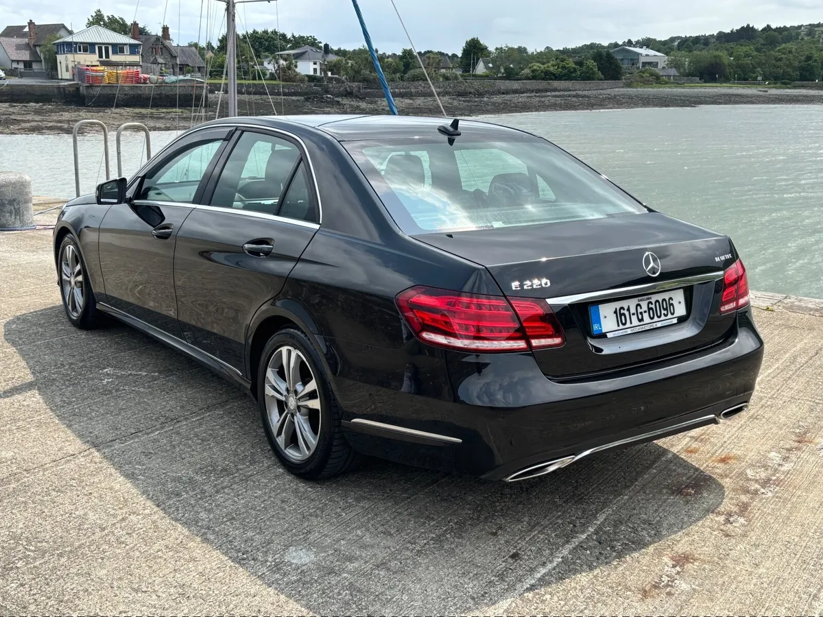 2016 Mercedes-Benz E220 Bluetec SE Auto Full Spec - Image 4