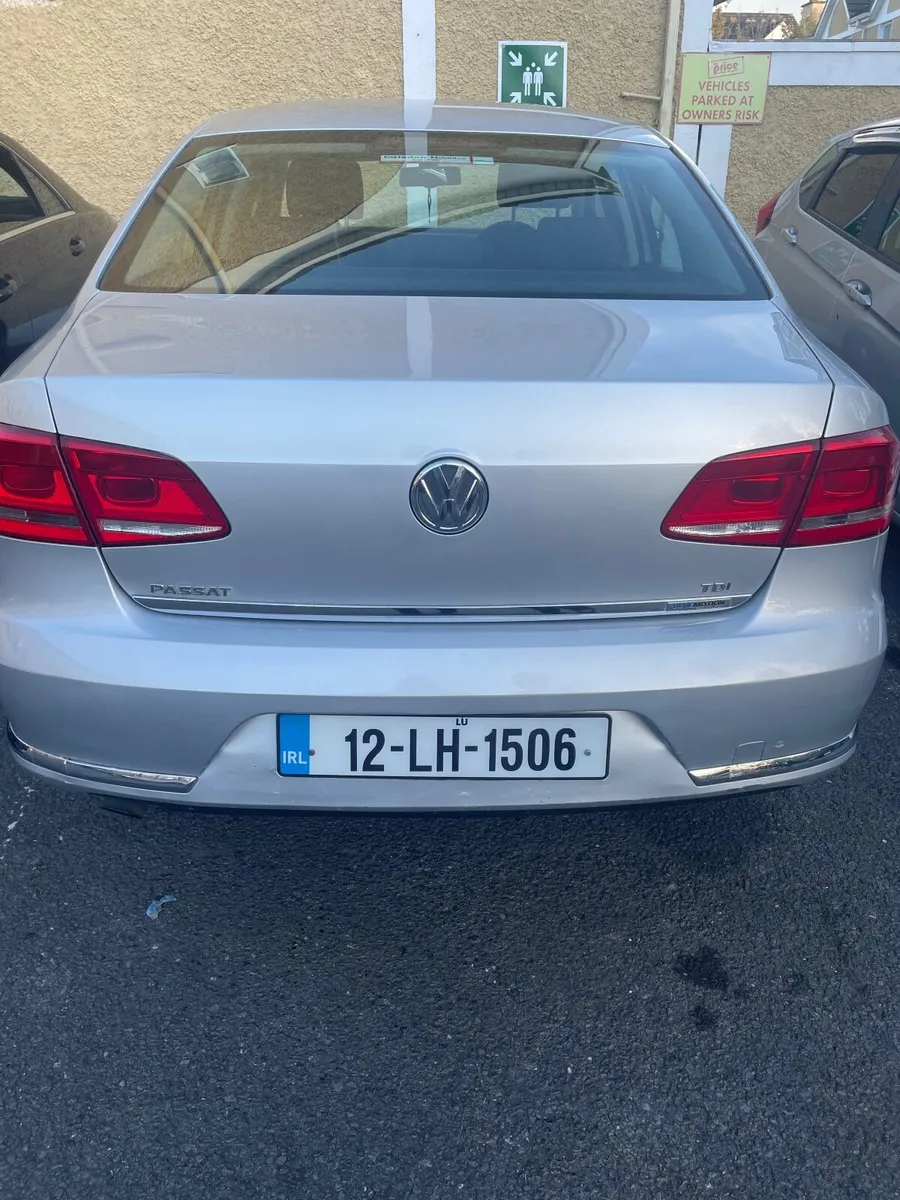 Volkswagen Passat 2012 - Image 2