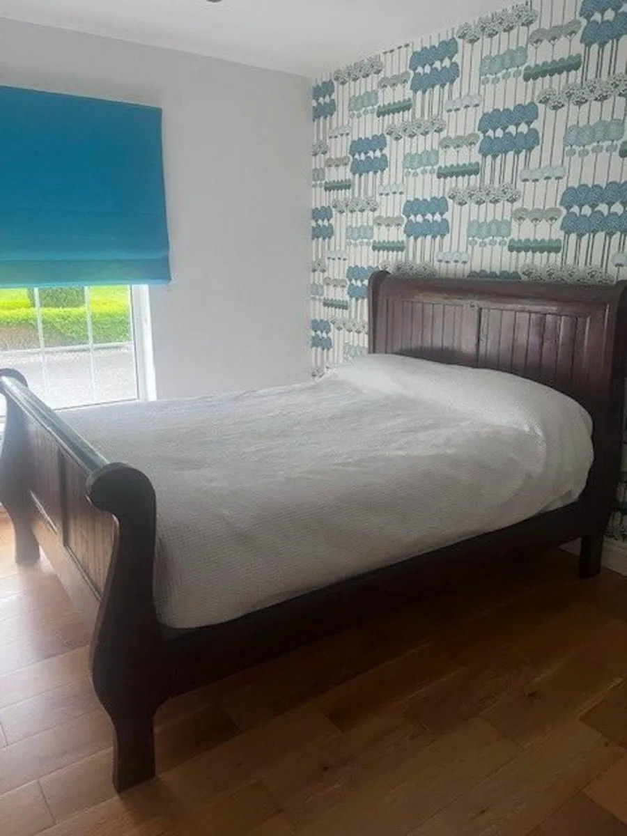 Sleigh bed, chest of drawers and lockers - Image 1