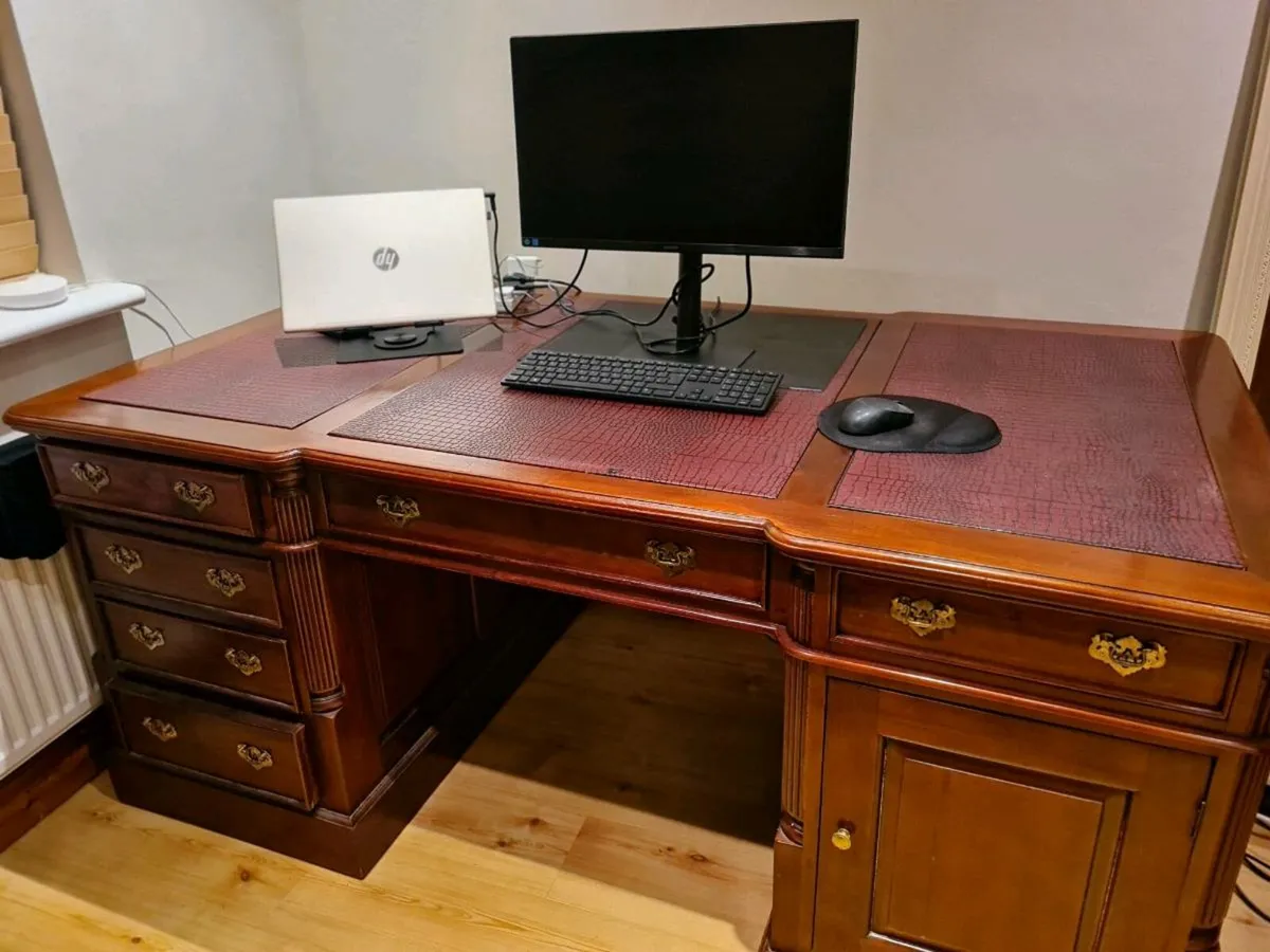 Office desk - Image 1