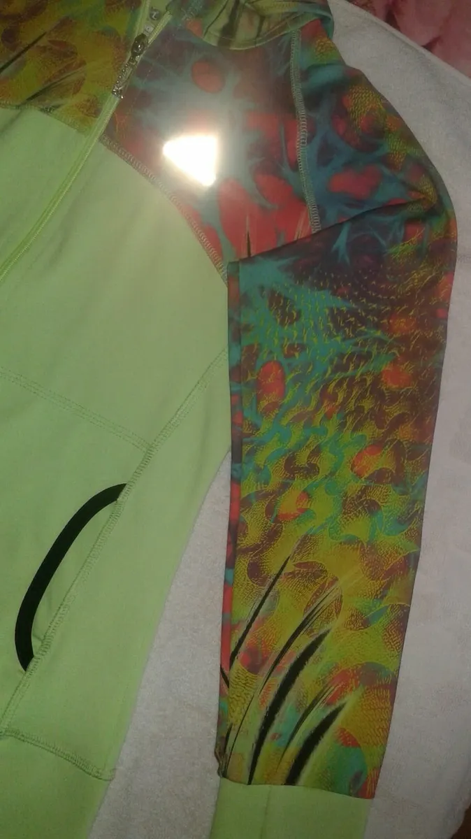 LADIES ADIDAS LIGHT  LIME GREEN HOODED  SPORTS TOP - Image 2