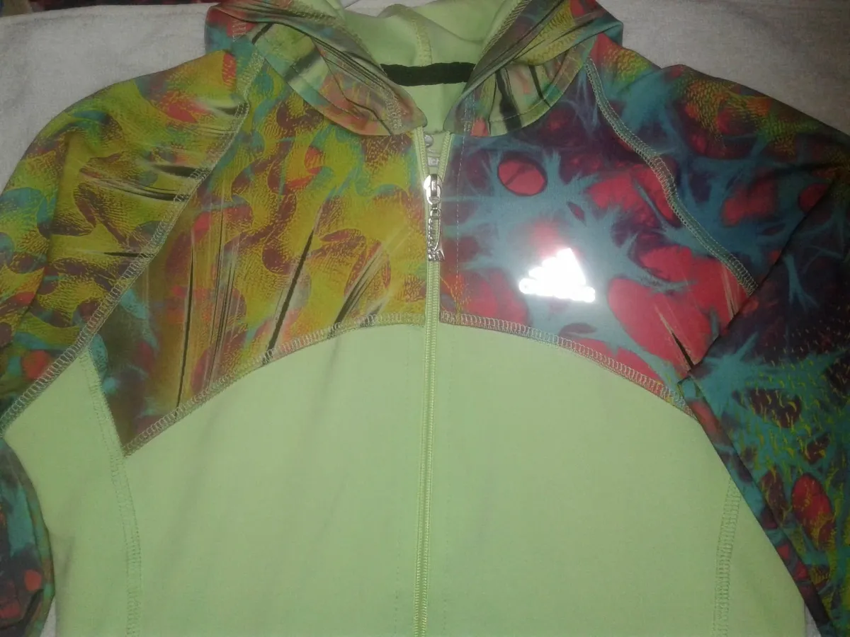 LADIES ADIDAS LIGHT  LIME GREEN HOODED  SPORTS TOP - Image 4