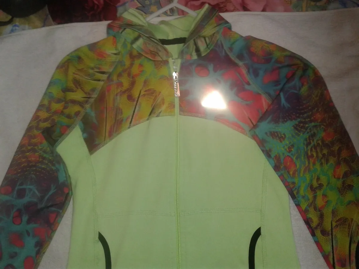LADIES ADIDAS LIGHT  LIME GREEN HOODED  SPORTS TOP - Image 1