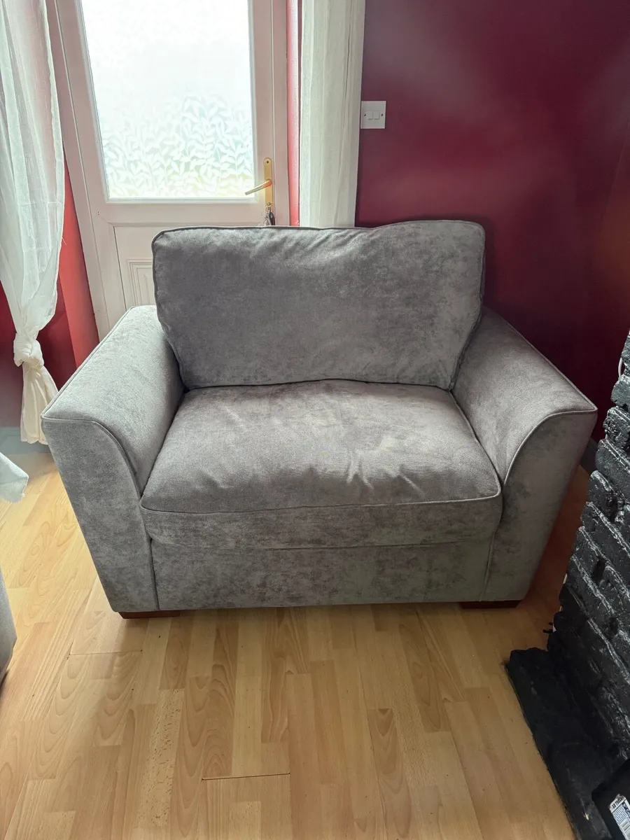 Cuddle chair - Image 1