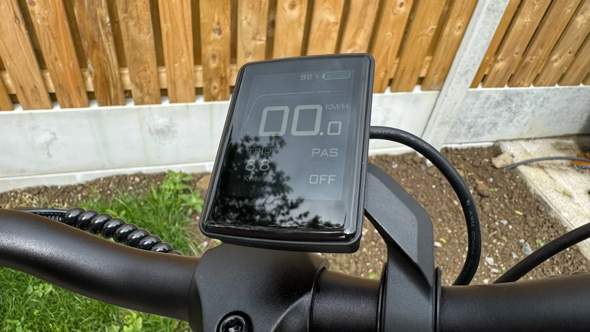 Engwe LE20 Cargo e-bike (USED ONCE FOR REVIEW) - Image 4