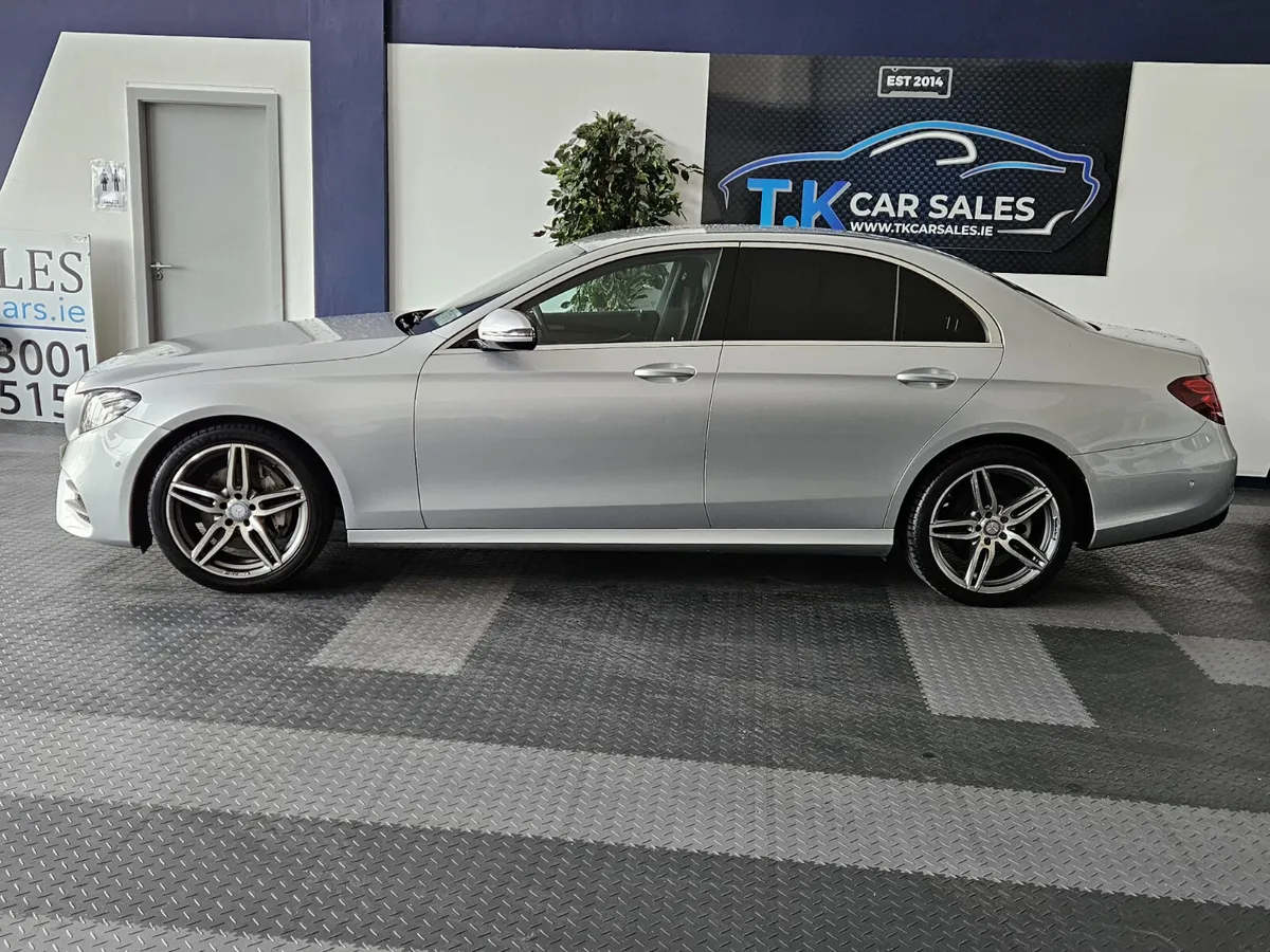 17 MERCEDES BENZ E-CLASS AMG LINE - Image 4