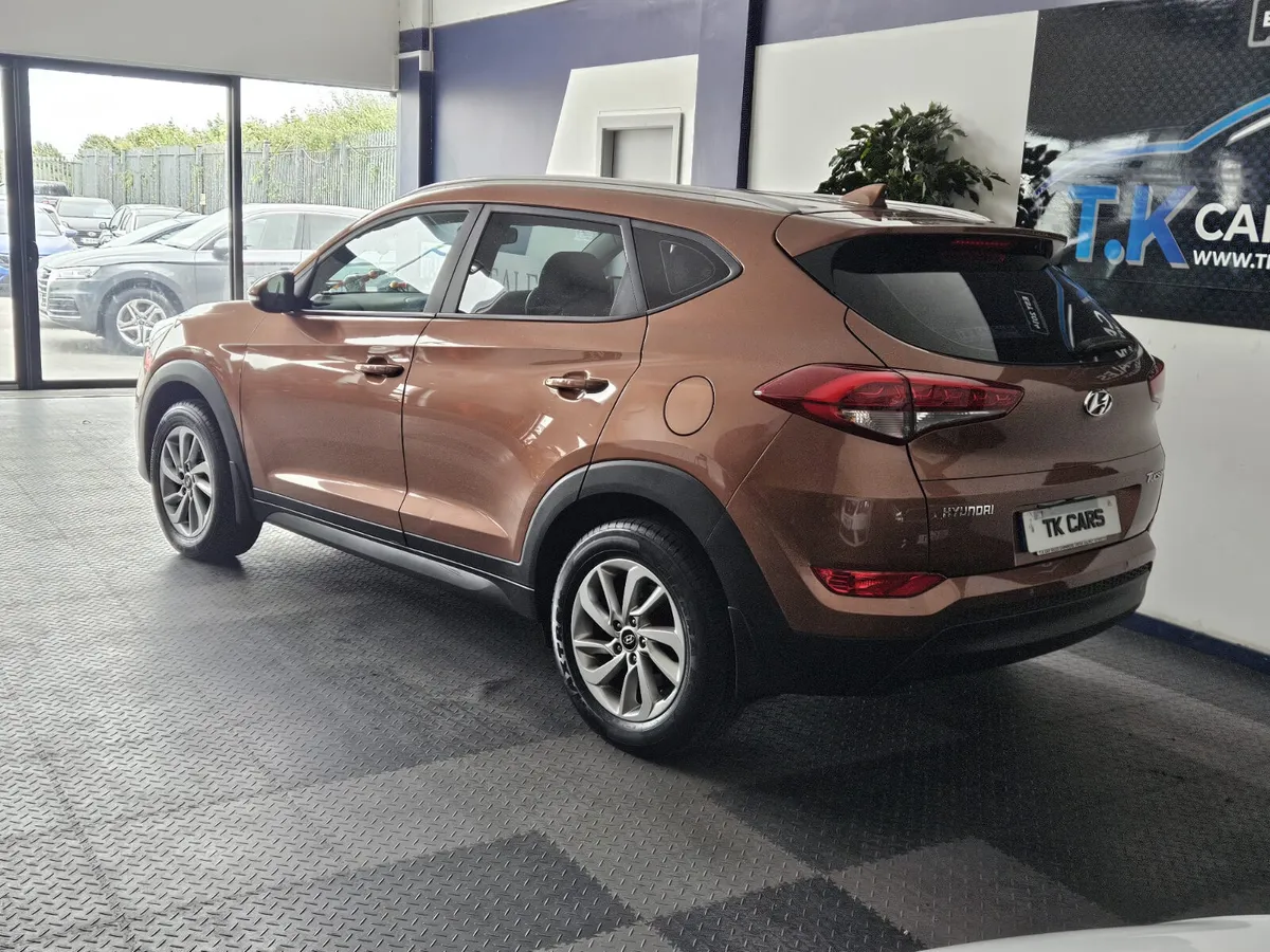 17 HYUNDAI TUCSON SE NAV BL/DRI - Image 4