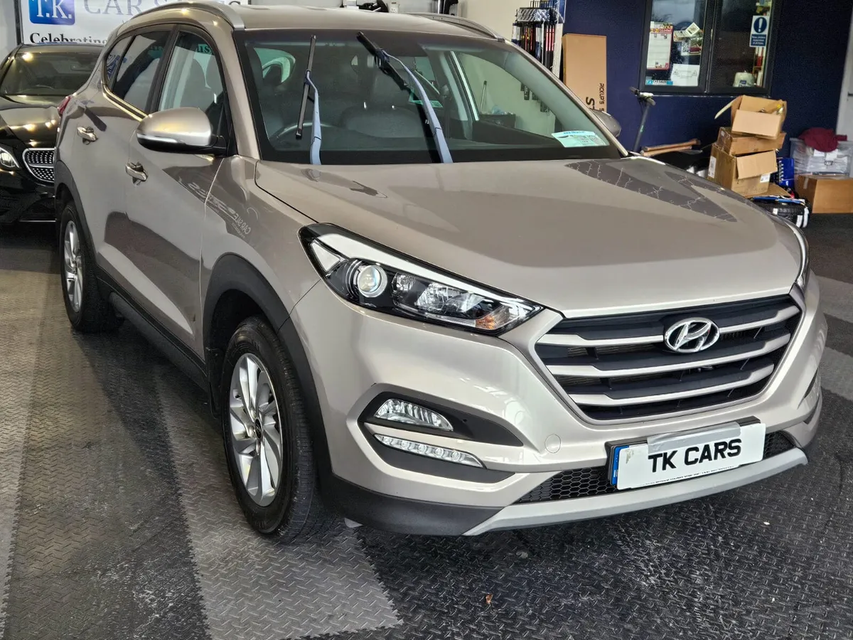 18 HYUNDAI TUCSON SE NAV EXEC LOW KMS - Image 4