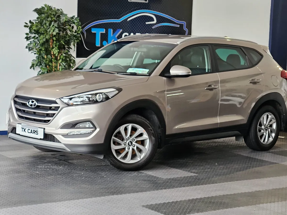 18 HYUNDAI TUCSON SE NAV EXEC LOW KMS - Image 1