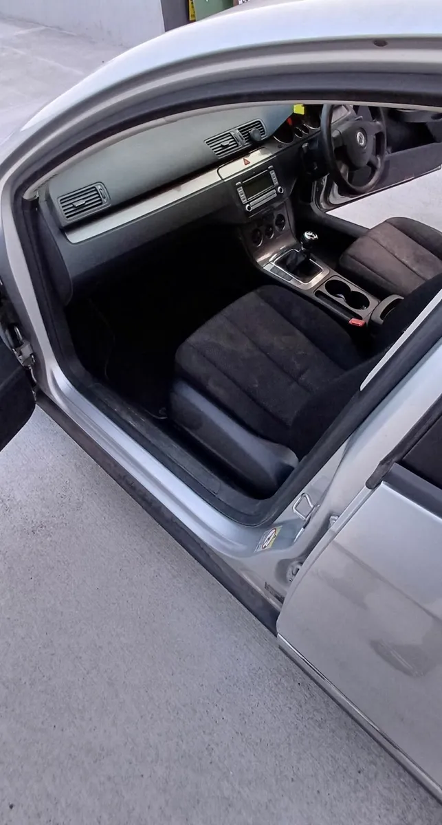 Volkswagen Passat 2008 - Image 2