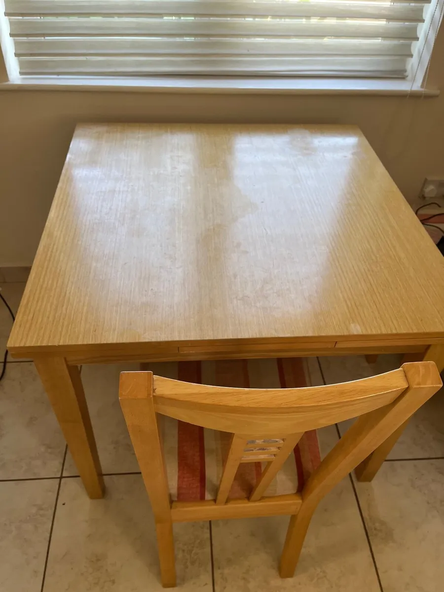 Kitchen table with chairs - Image 1