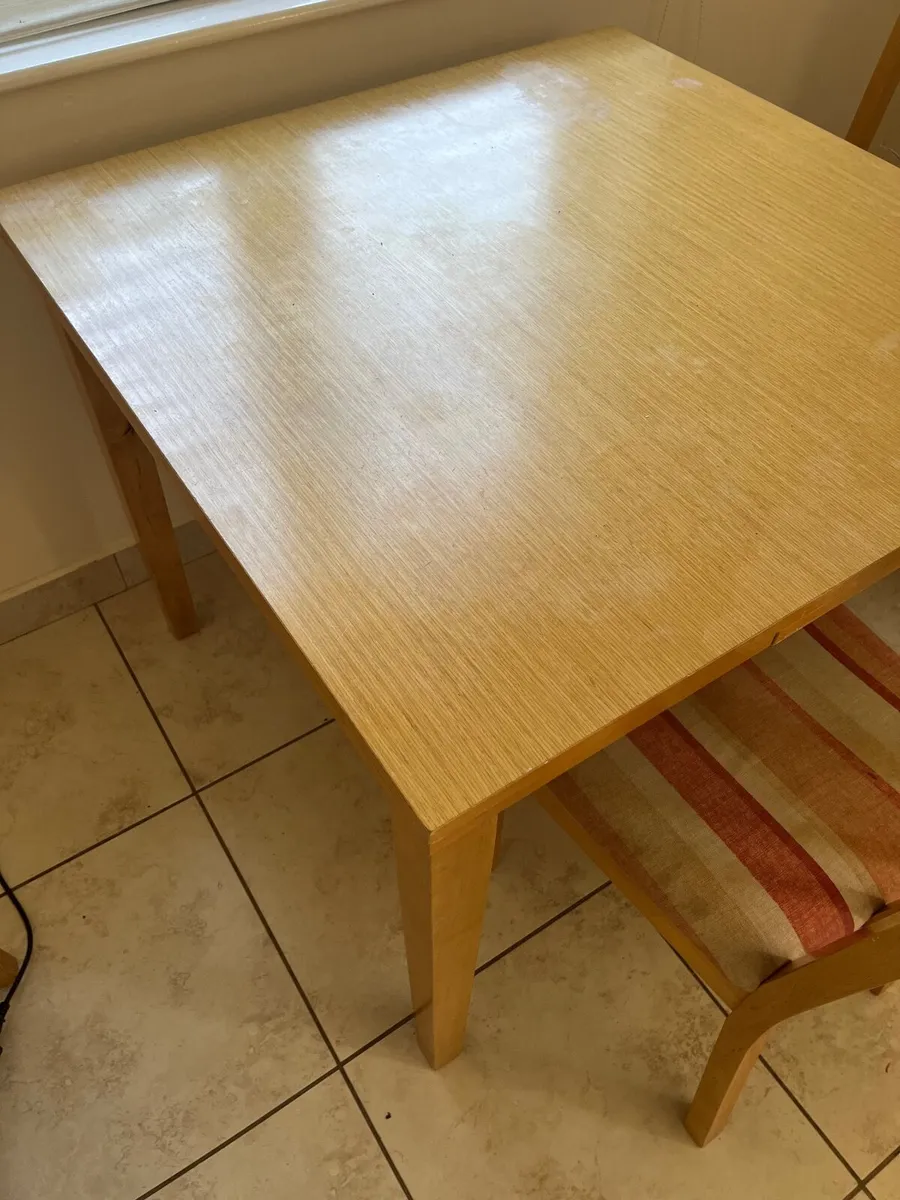 Kitchen table with chairs - Image 4