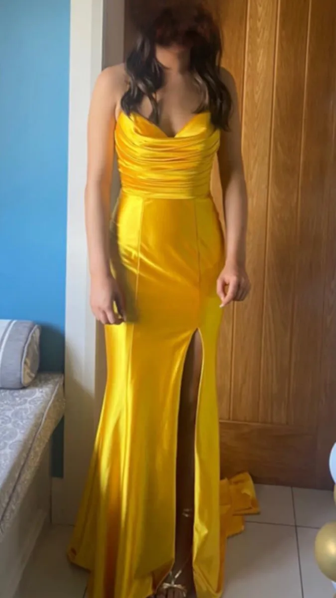 Beautiful yellow prom dress - Image 1