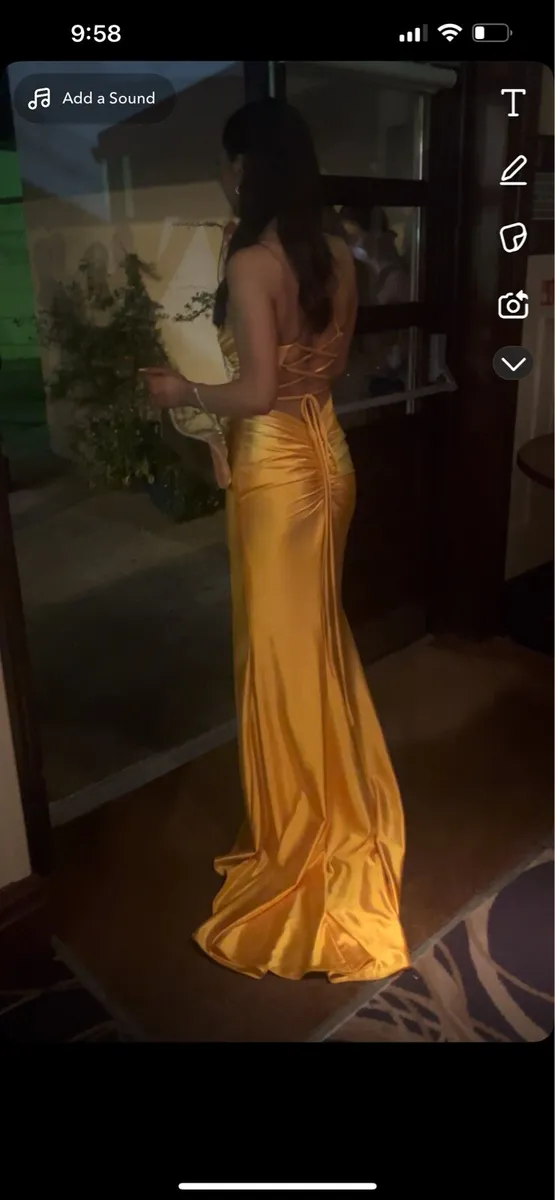 Beautiful yellow prom dress - Image 2