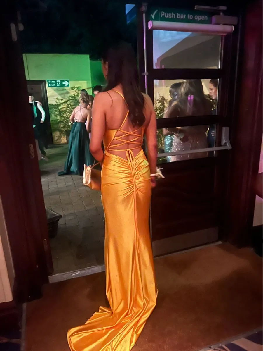 Beautiful yellow prom dress - Image 3