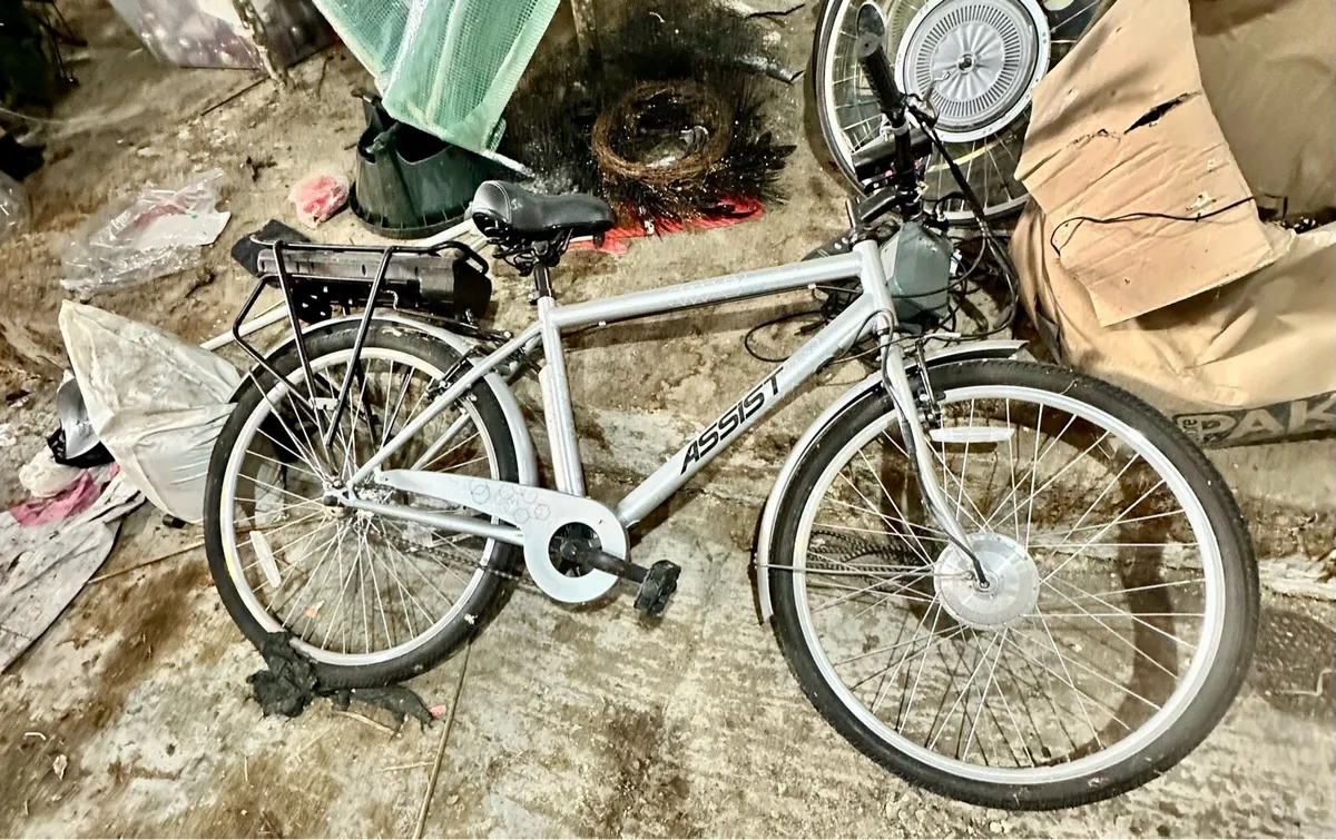 Silver grey cross bar electric bicycle - Image 1