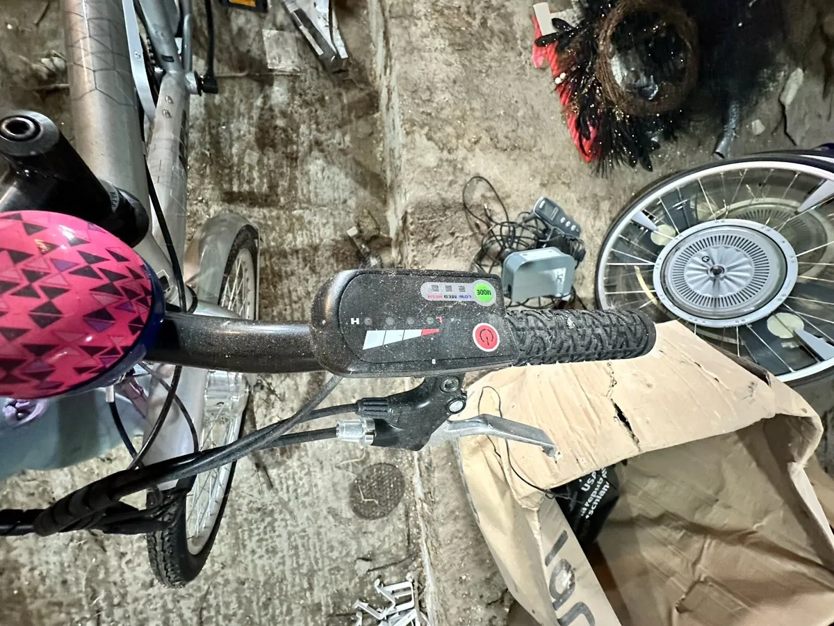 Silver grey cross bar electric bicycle - Image 2
