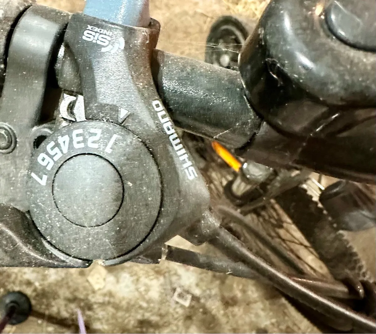 Silver grey cross bar electric bicycle - Image 3