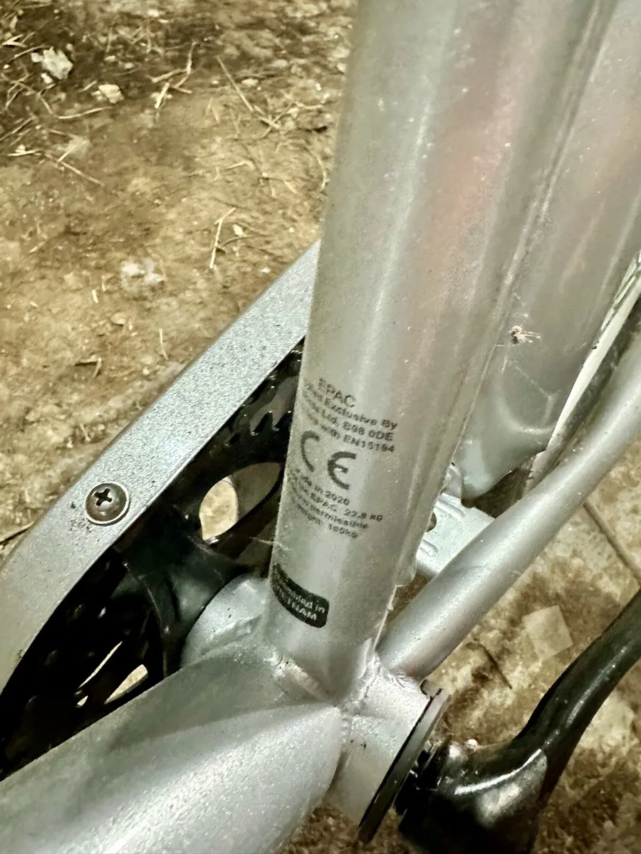Silver grey cross bar electric bicycle - Image 4