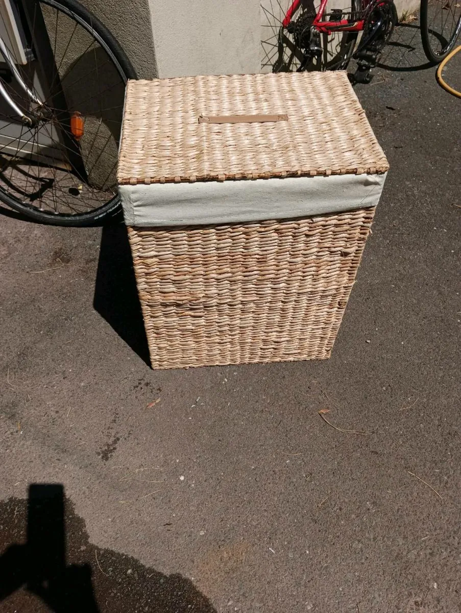 Beautiful washing baskets as good as new - Image 4