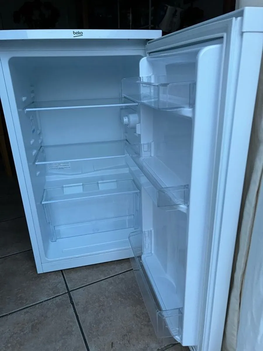 Beko undercounter fridge. - Image 1
