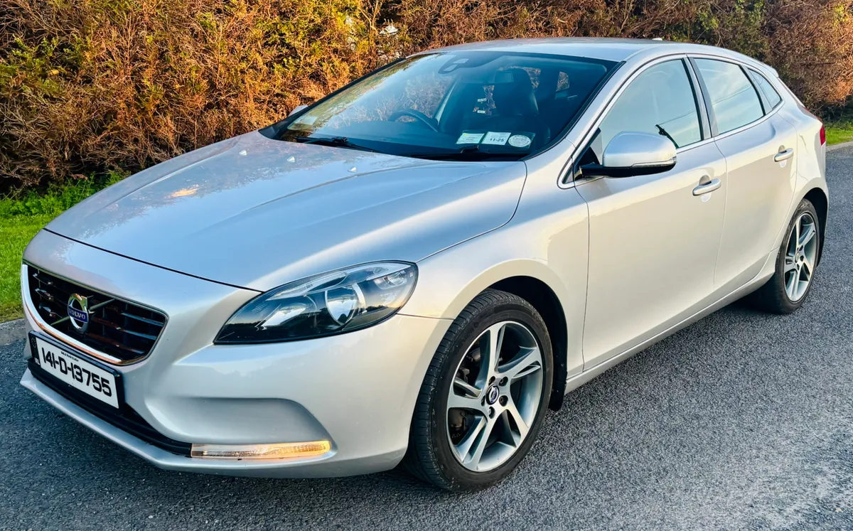 2014 VOLVO V40 D2 IMMACULATE - Image 3