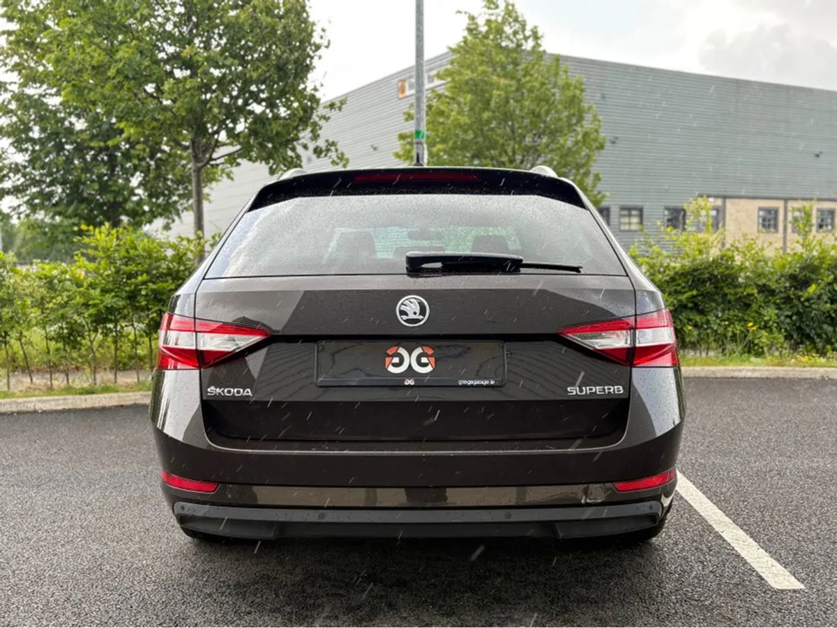 Skoda Superb Auto Business - Image 4