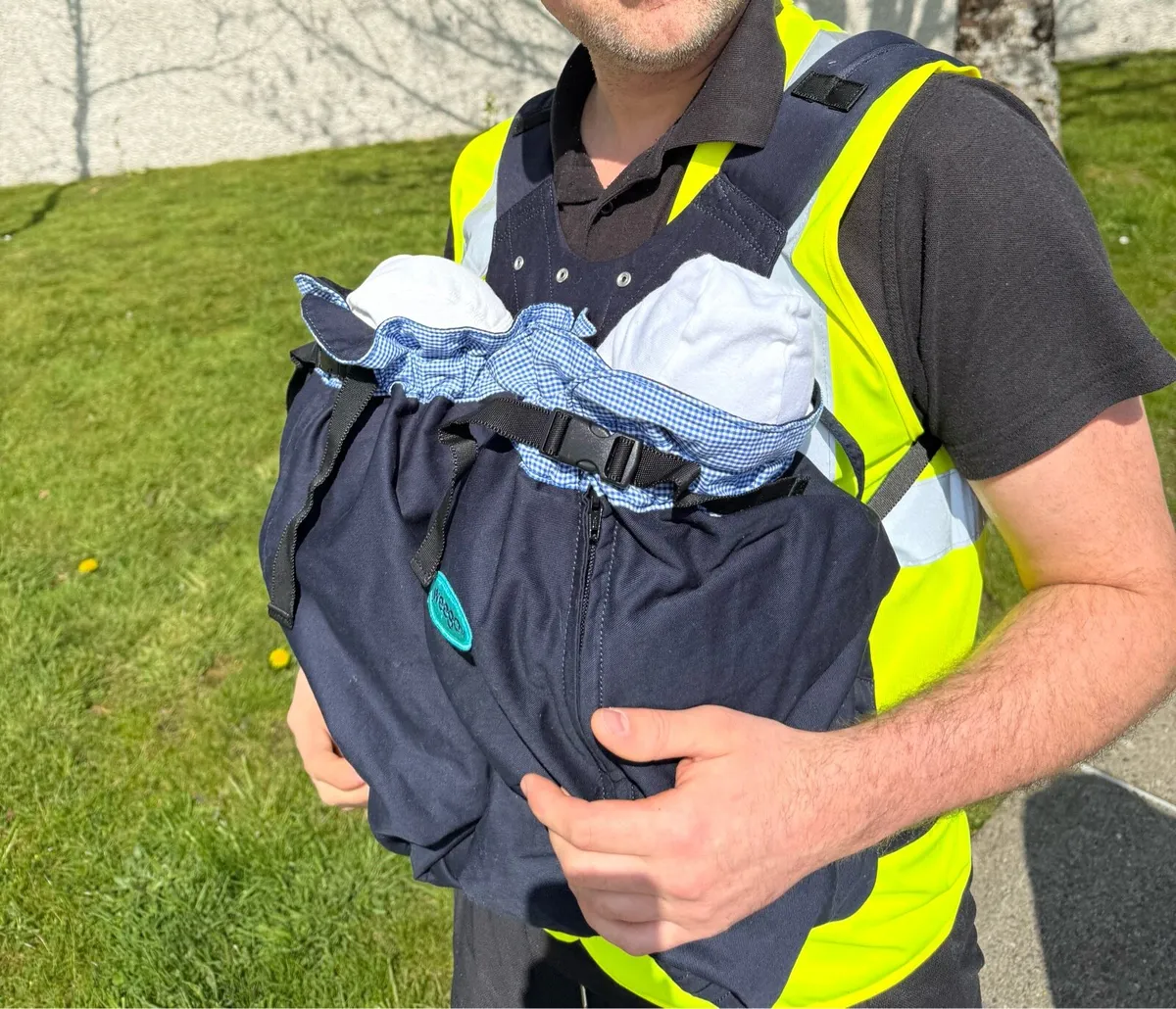 Weego twin carrier baby - Image 3