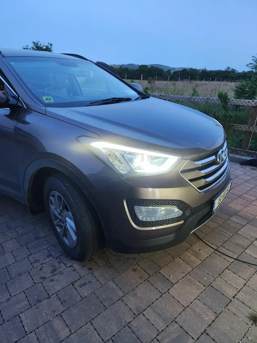Hyundai Santa Fe 2015 - Image 2
