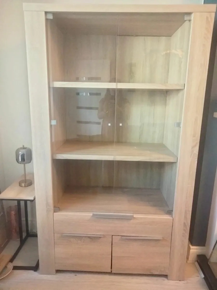 2 units and table - Image 1