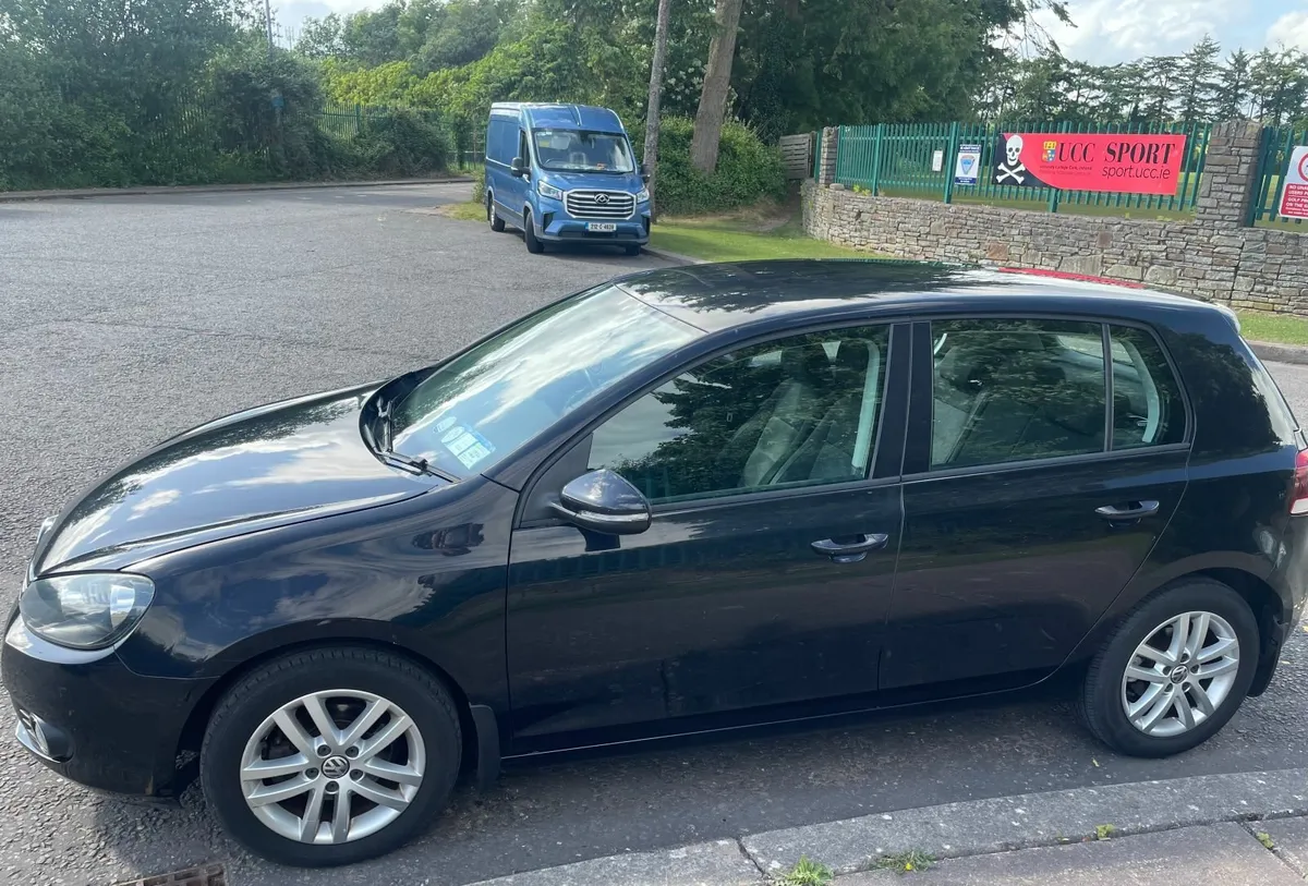 Volkswagen Golf 2010 - Image 2