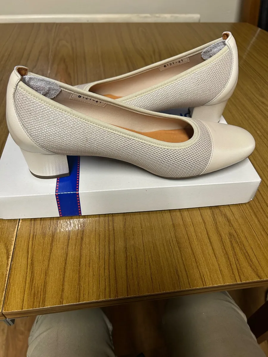 Shoes - Image 4