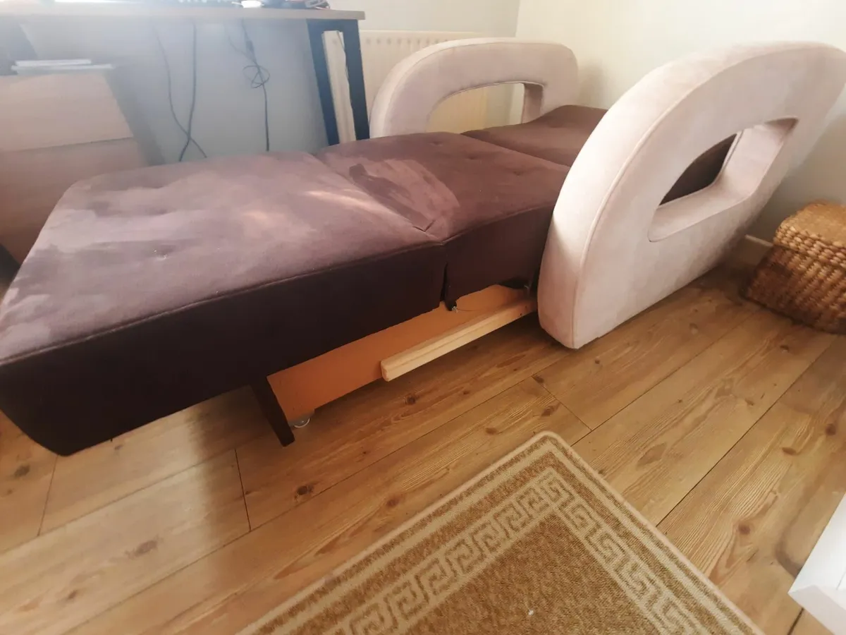 Stylish one seater couch or folding bed - Image 1