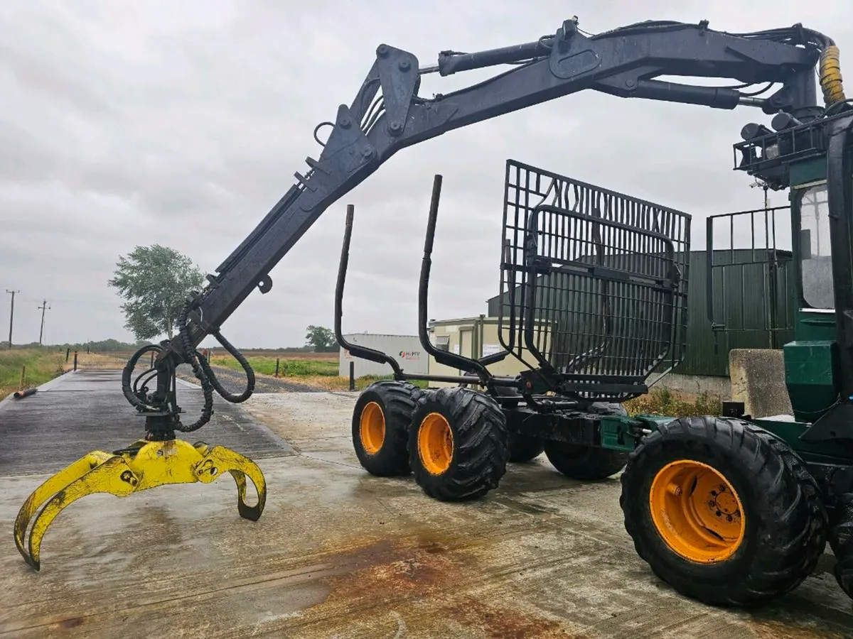 FMG 678 Timber Forwarder - Image 3