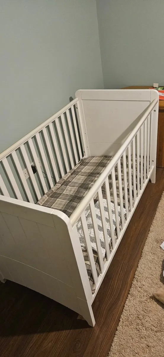 Camberley cot bed - Image 1