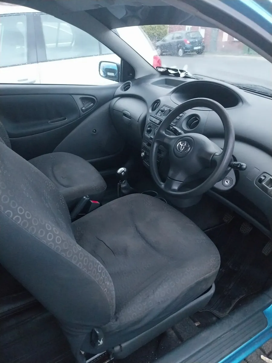 Toyota Yaris 2004 - Image 4