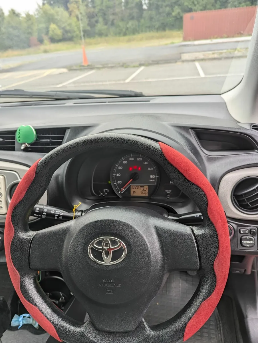Toyota Vitz 2011 - Image 4
