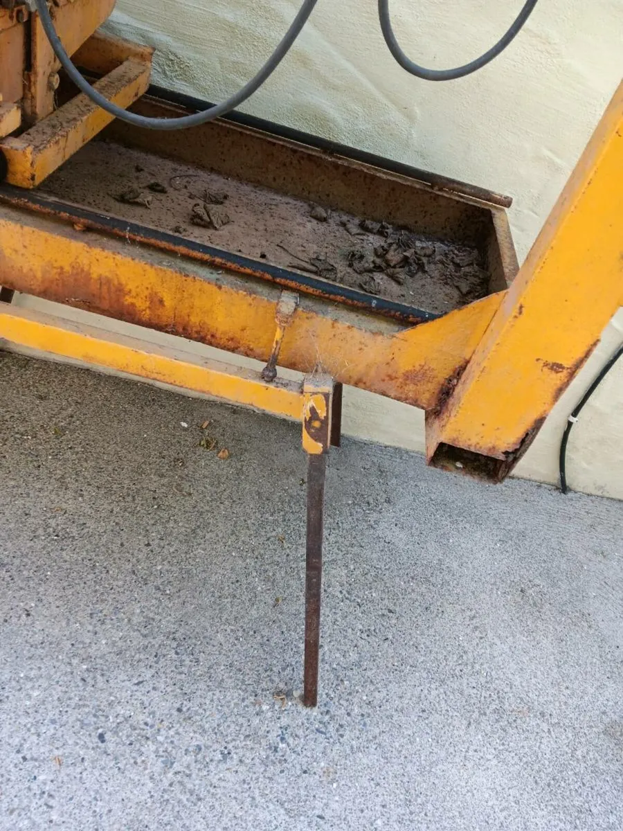 Sliding table saw - Image 3