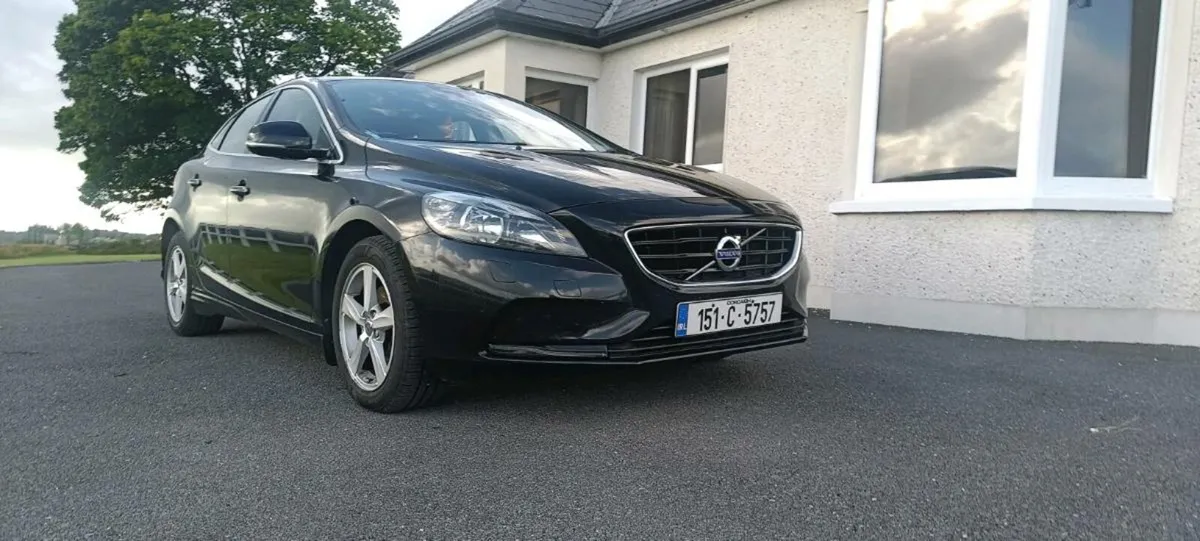 Volvo V40 - Image 1