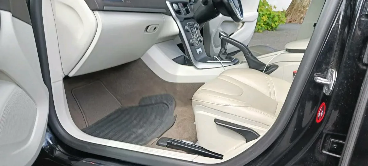Volvo V40 - Image 4