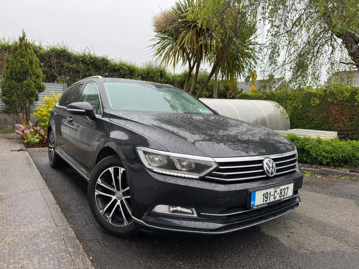 Volkswagen Passat - Image 1