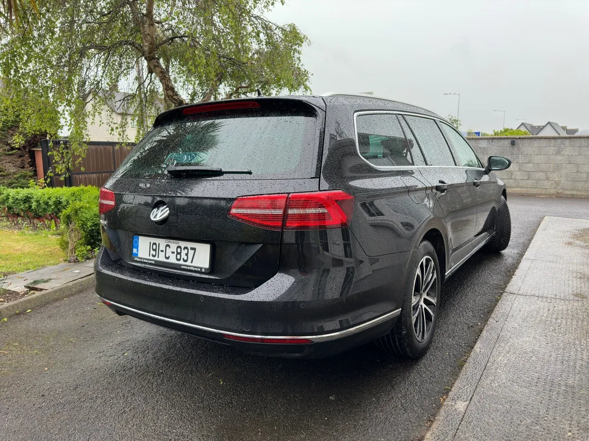 Volkswagen Passat - Image 3