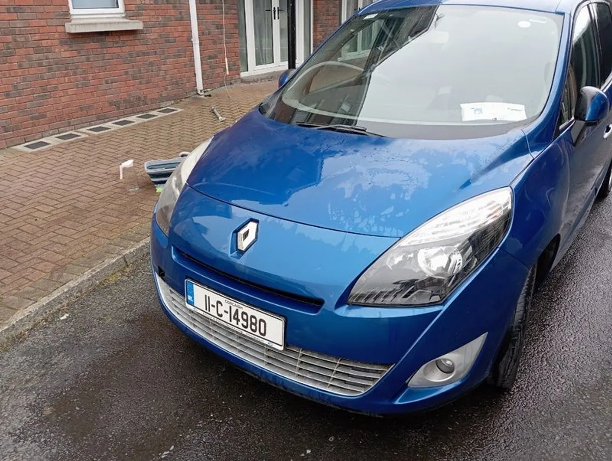 2011 Renault Grand Scenic - Image 1