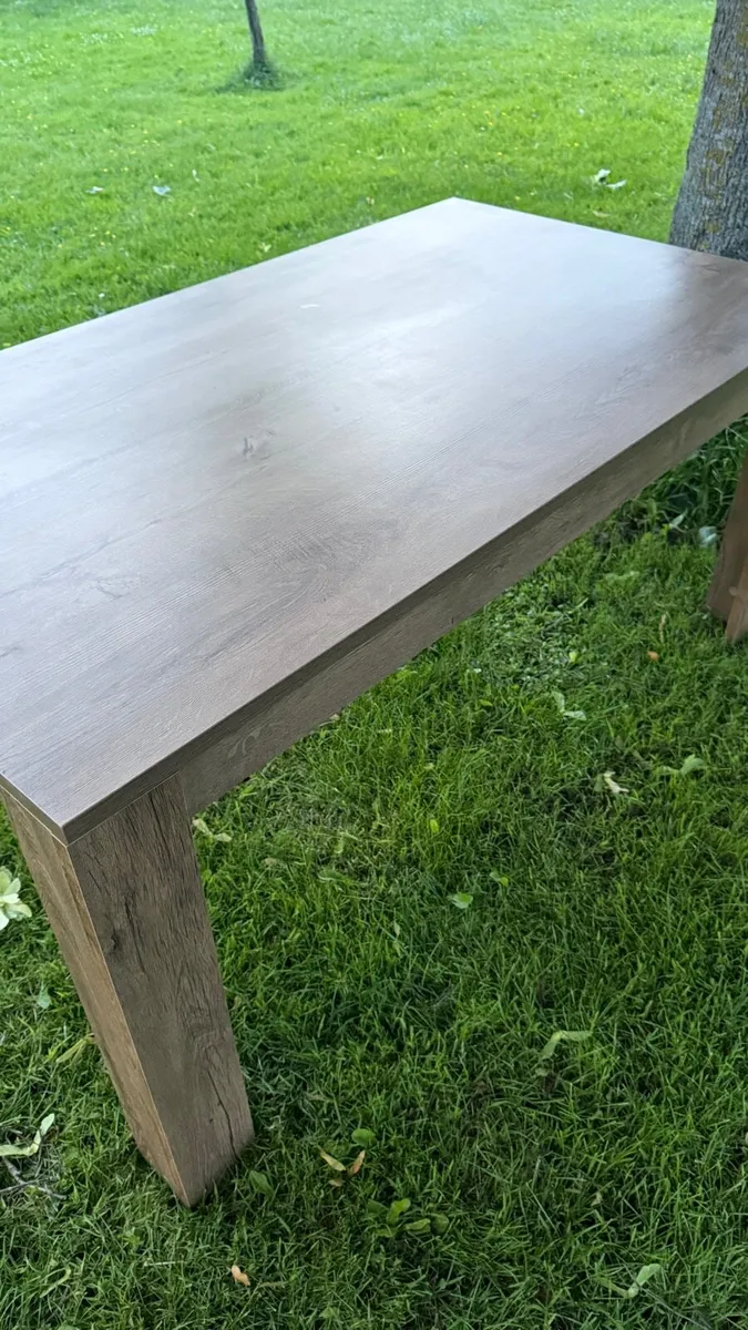 Dining table - Image 1