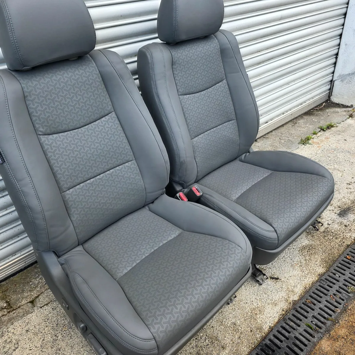 Landcruiser leather seats - Image 3