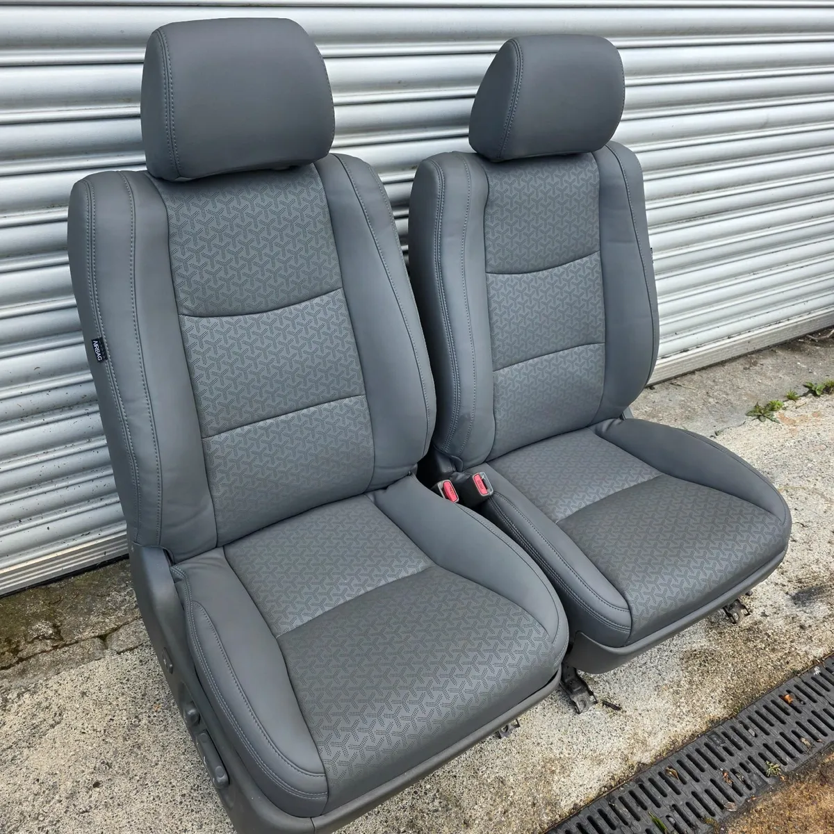 Landcruiser leather seats - Image 1