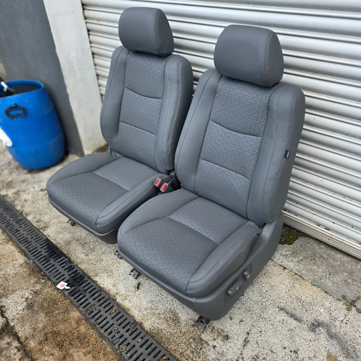 Landcruiser leather seats - Image 4