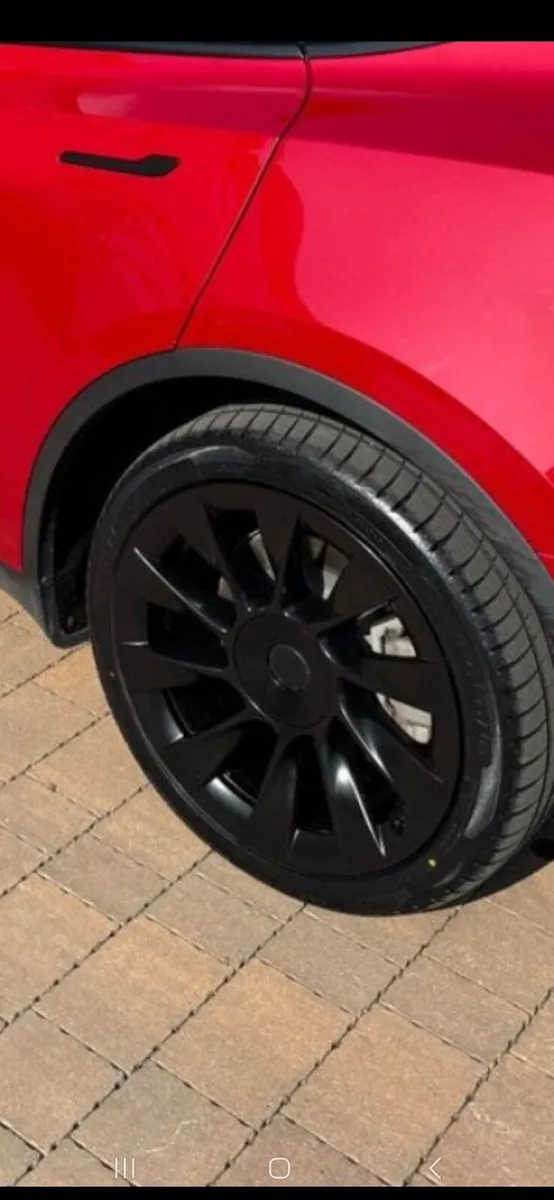 Tesla model Y Uberturbine wheels and tyres to swap - Image 1