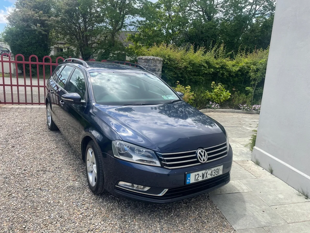 Volkswagen Passat 2012 - Image 2